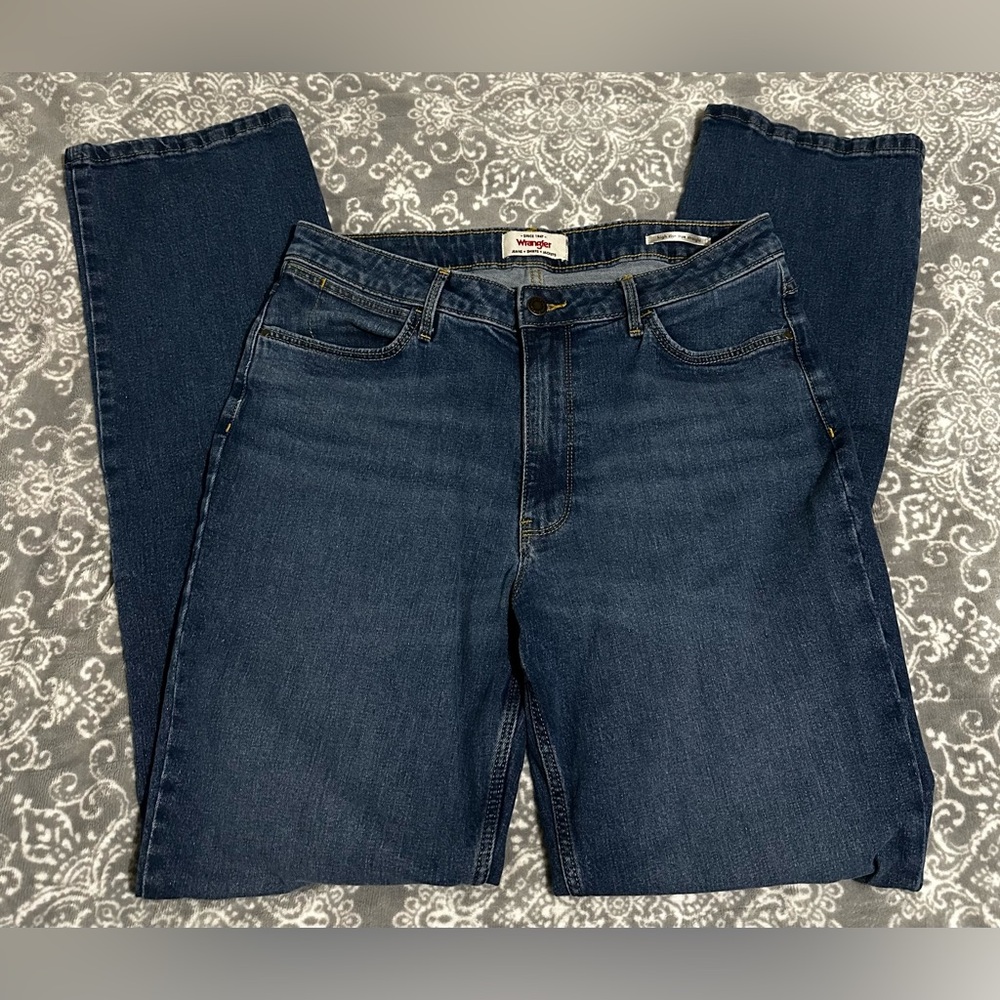 Women’s Wrangler Size 12x34 Straight Leg High Rise Waist.